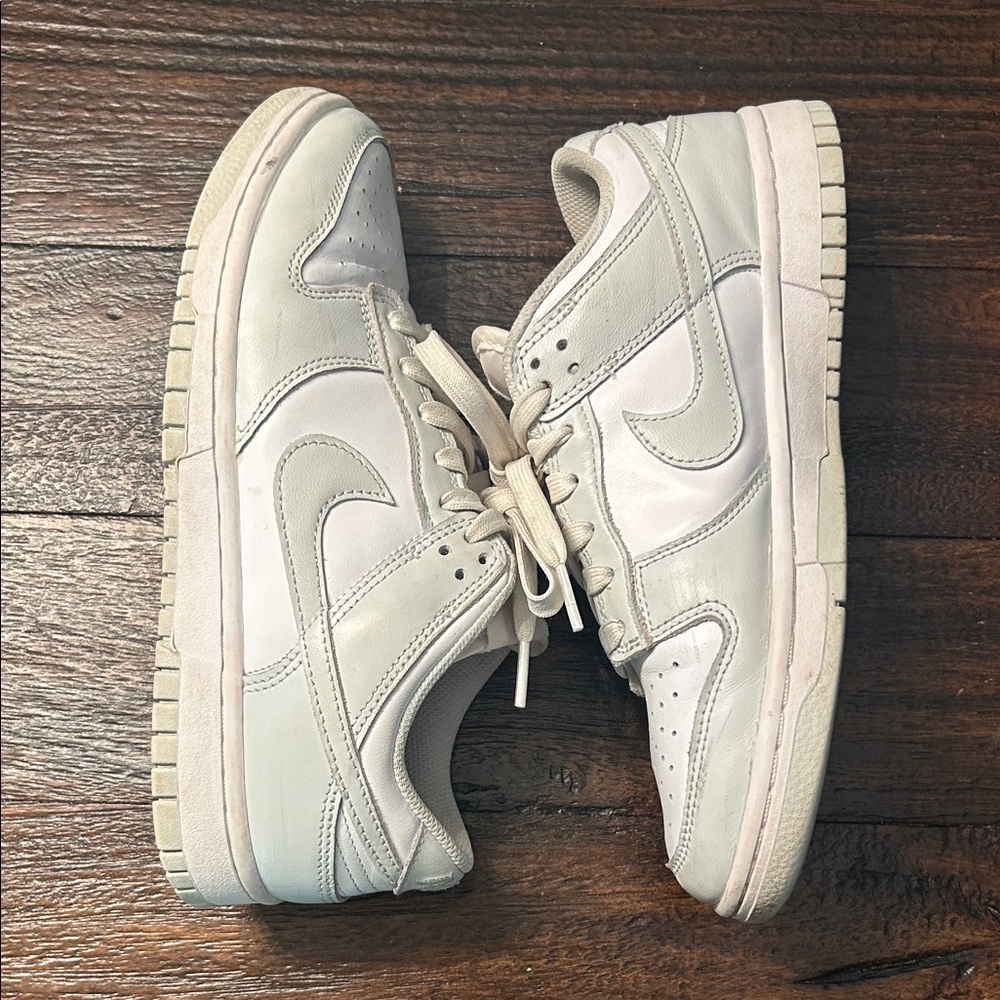 Nike Women's Low-Top Sneakers White and Light Gray. Size 8. UGC - Picture 2 of 8